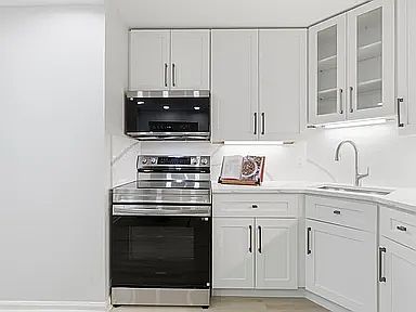 2nd image of 133 Coolidge Hl #122