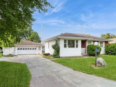109 E Pioneer Rd, Lone Tree, IA, 52755