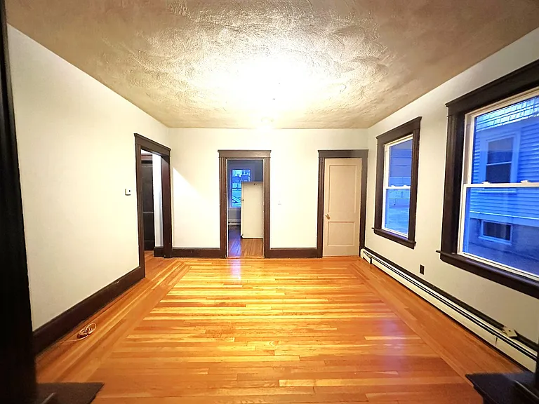 210 Howell St — Photo 6