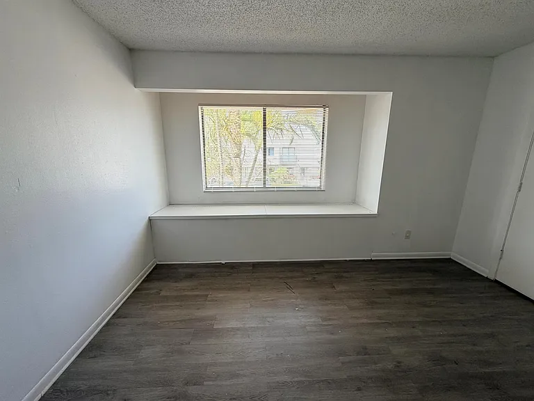 2305 Seaside Dr — Photo 9