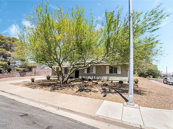 2nd image of 429 Scenic Dr