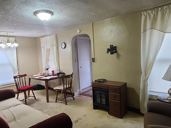 4th image of 614 Carrie St