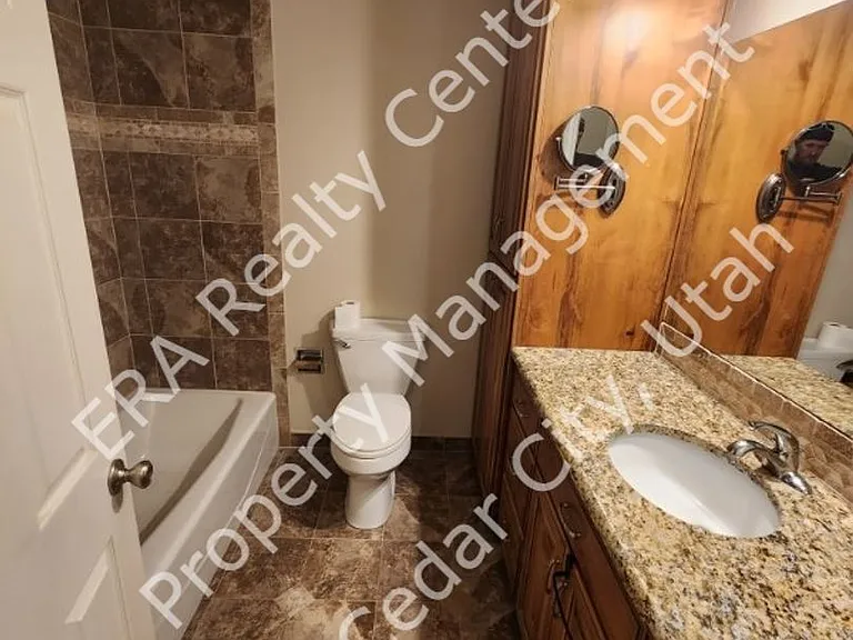 921 N 400 W — Photo 11
