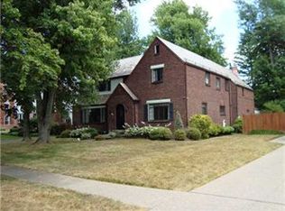 302 Ruskin Rd, Amherst, NY 14226