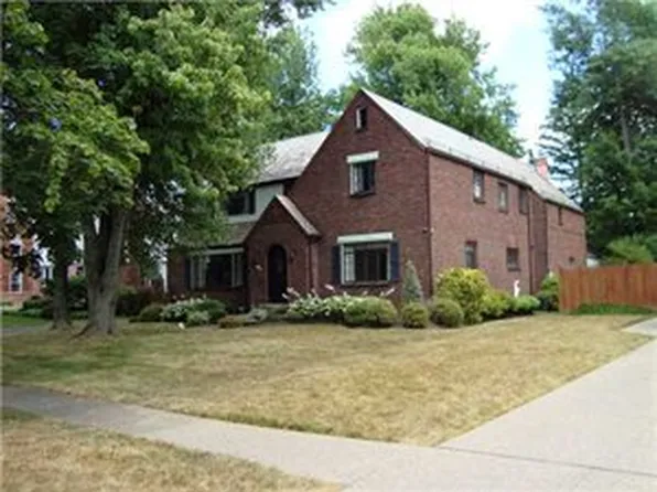 302 Ruskin Rd, Amherst, NY 14226