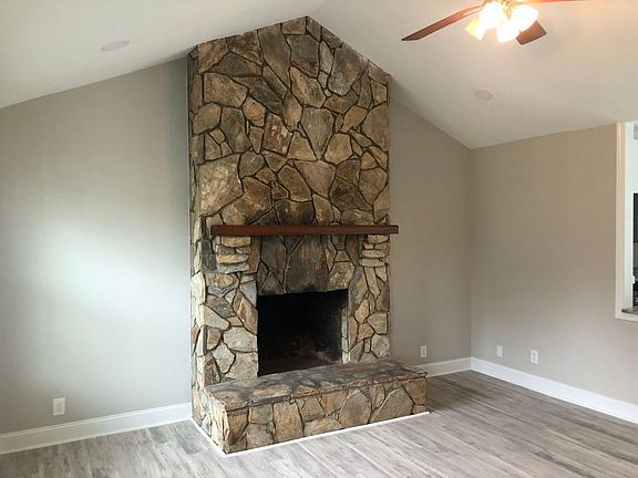 2nd image of 204 Moritz Rd