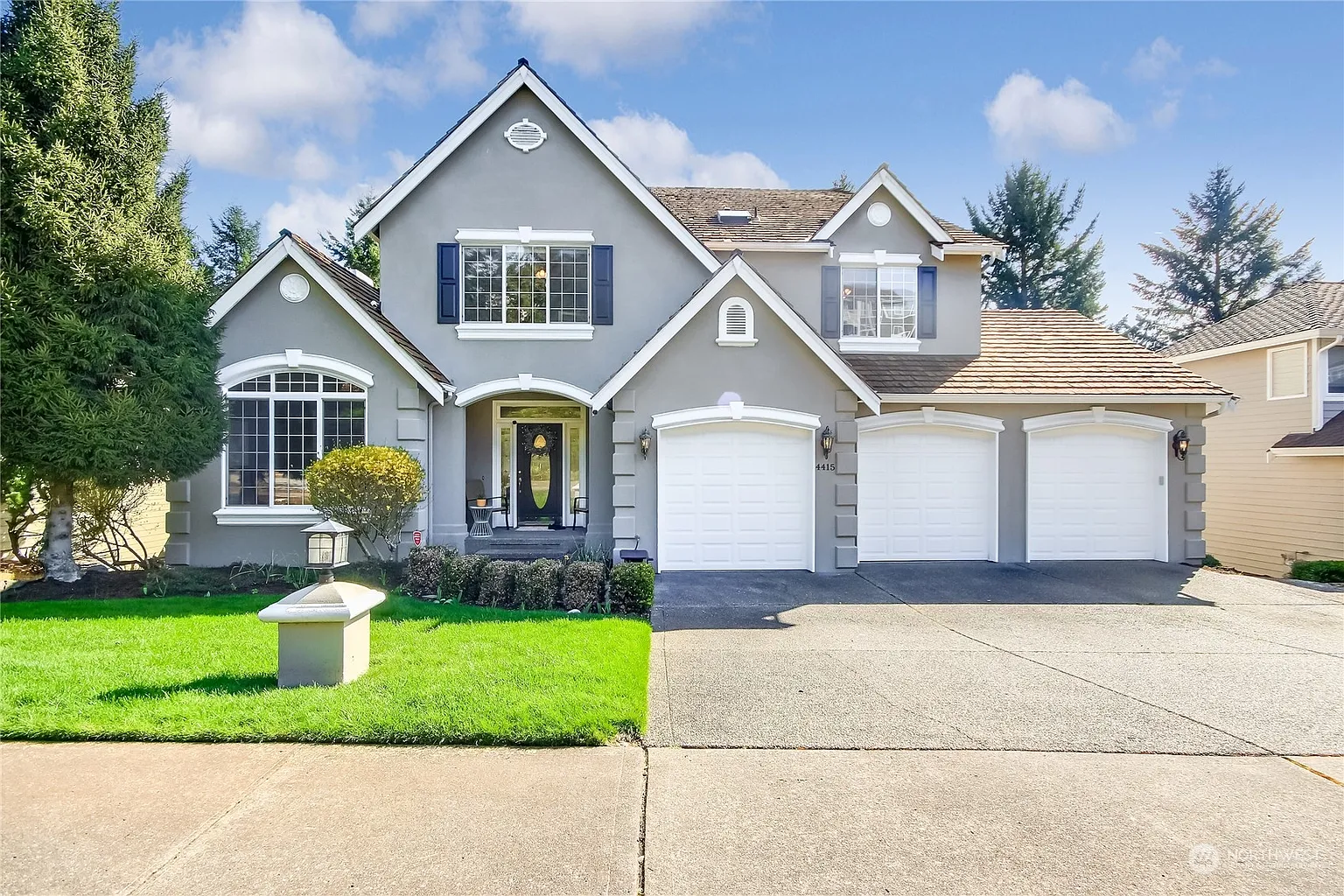 4415 Country Club Drive NE photo 1