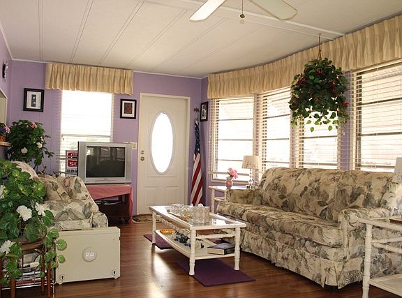4th image of 16 Largo Ct
