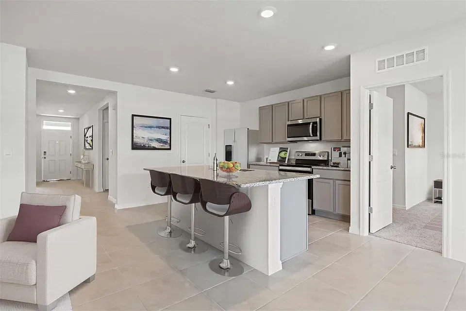 3 bed, 1672 sqft, $2,850 — Photo 3