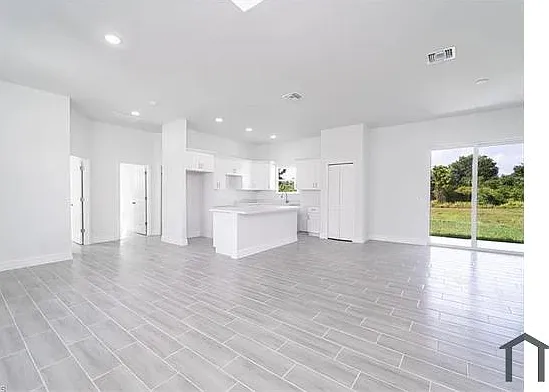 3 bed, 1439 sqft, $2,700 — Photo 1