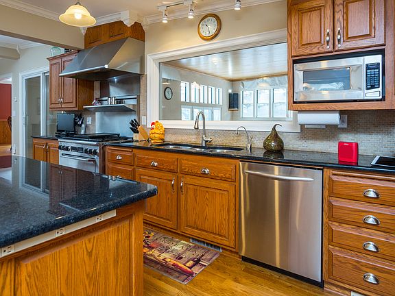 Your New Custom Kitchen !