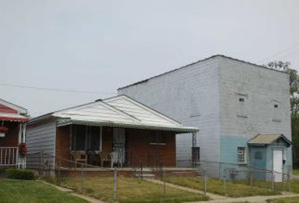 2nd image of 3950 9th St