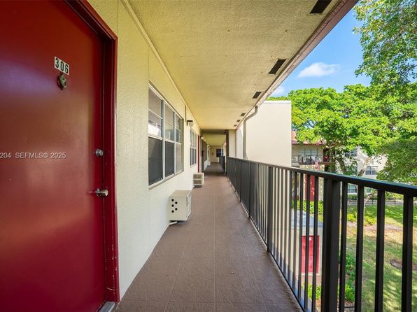100 SW 132nd Way APT 306K