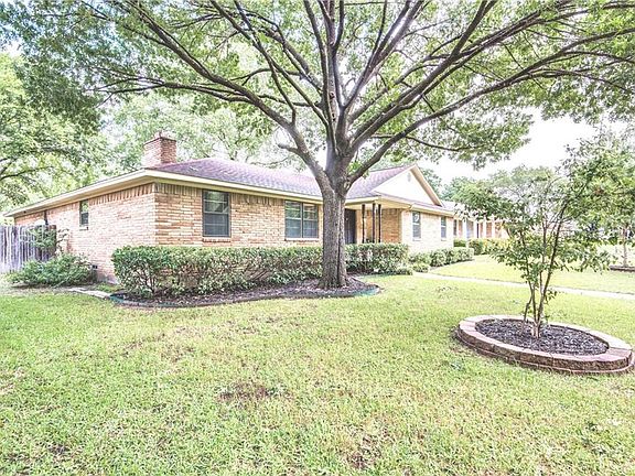 3rd image of 8417 Moorcroft Dr