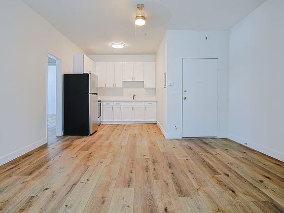 5th image of 750 S Mariposa Ave #404