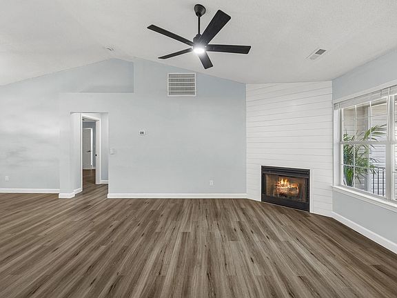 5th image of 210 Abigail Ln