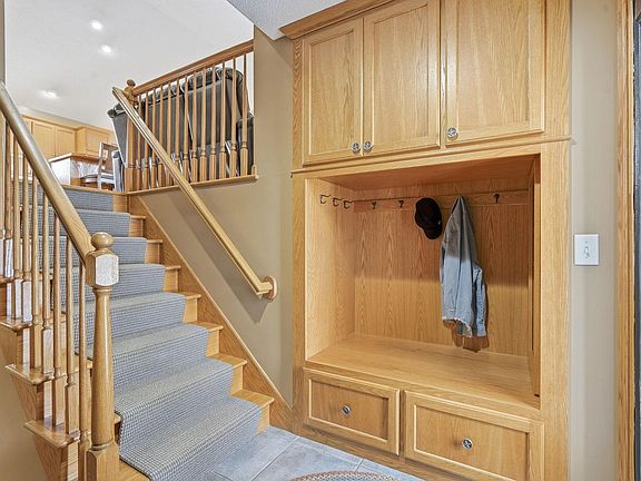 3rd image of 832 Deerfield Rd