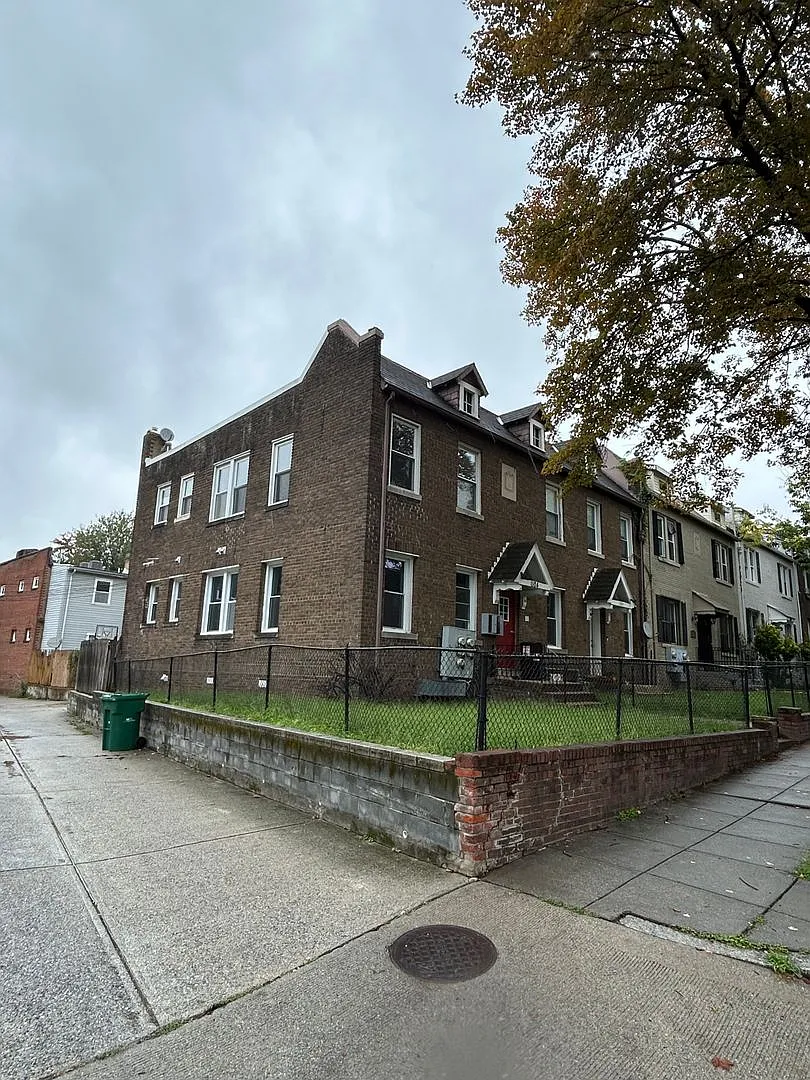1104 Queen St. NE — Photo 3