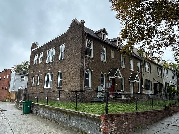 3rd image of 1104 Queen St NE APT 3