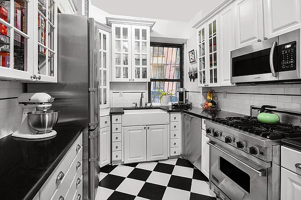 Sold by Compass | media 7