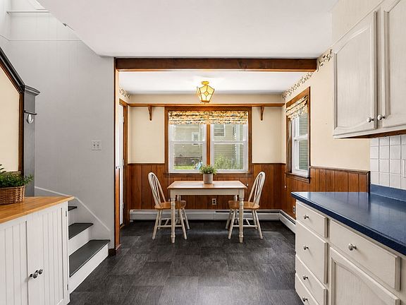 5th image of 554 Hildreth St