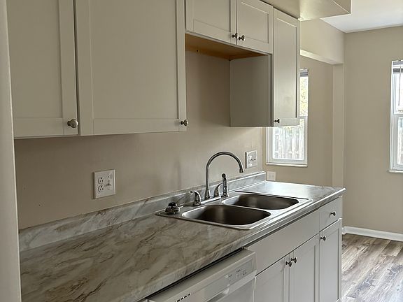 2nd image of 19 Mimosa Dr