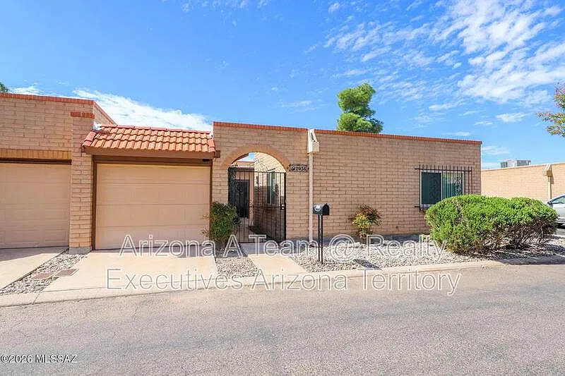 2 bed, 2.0 bath, 1128 sqft, $1,550 — Photo 2