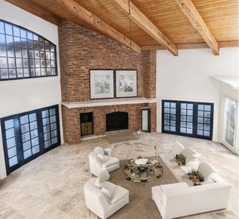 5th image of 1020 E CAROLINE Lane