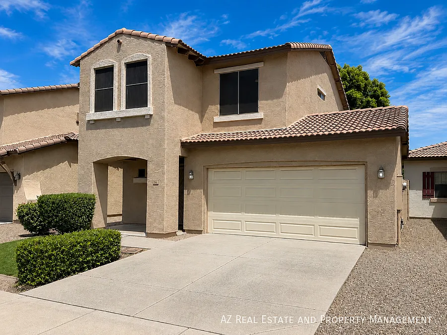 Spacious 3-Bedroom Glendale Home with Garage, Pool & Private Yard — Photo 2