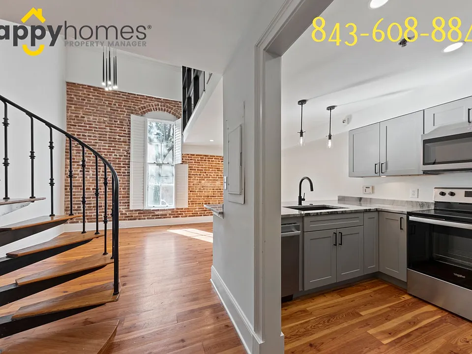 377 King St #201