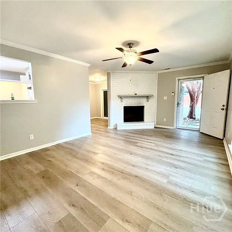 3 bed, 2.0 bath, 1151 sqft, $1,995 — Photo 3