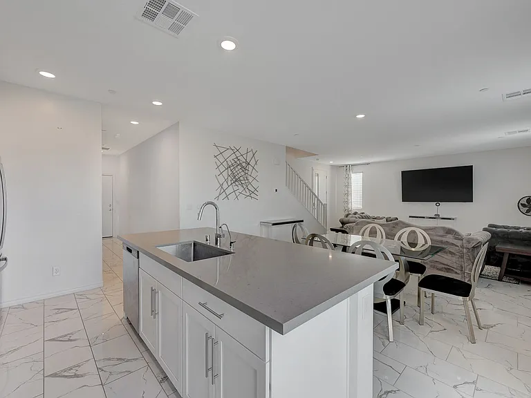 293 Mount Langley St — Photo 17