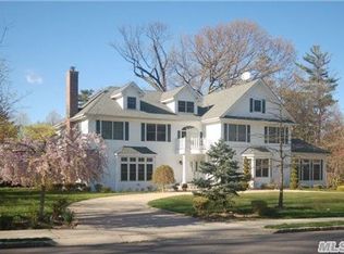 45 Beverly Rd, Great Neck, NY 11021