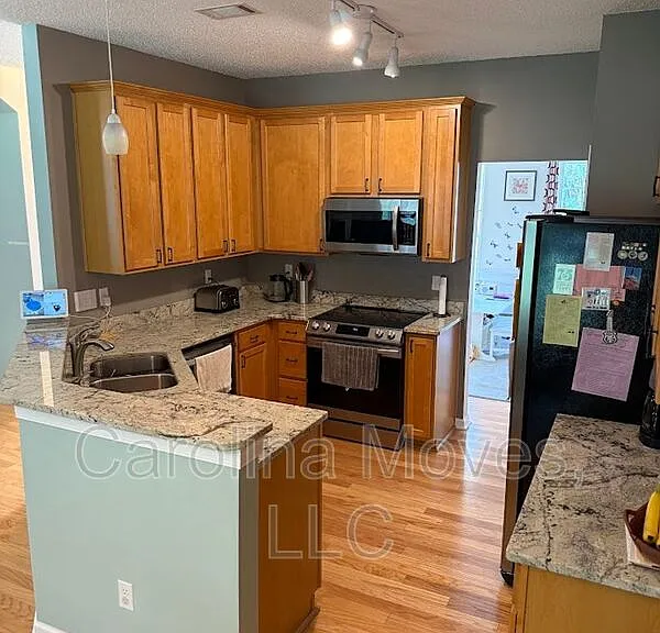 510 Grafton Ct — Photo 2