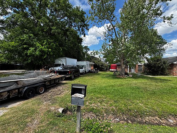 3rd image of 8910 Carousel Ln