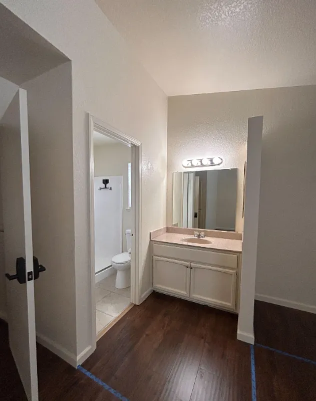 1 bed, 1.0 bath, $995 — Photo 4