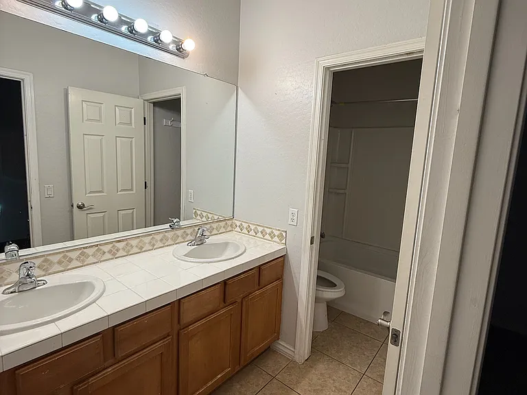 Bathroom #3 (upstairs)