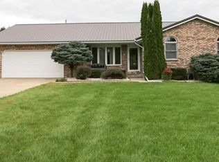 10564 Cardinal Dr, Peosta, IA 52068