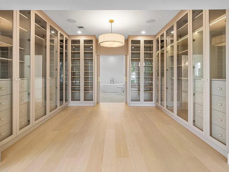 1366 SW 4th Ct — Photo 34