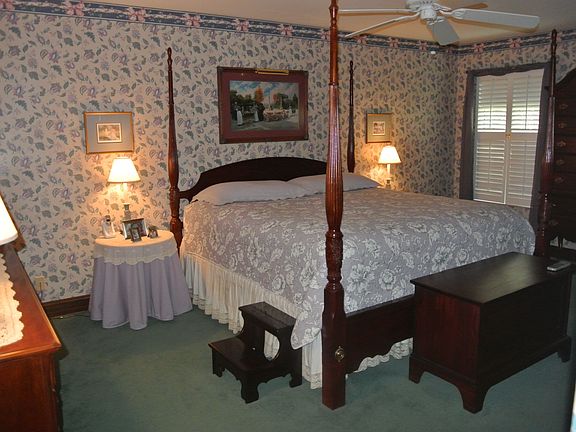 4th image of 522 Beaumont Ct