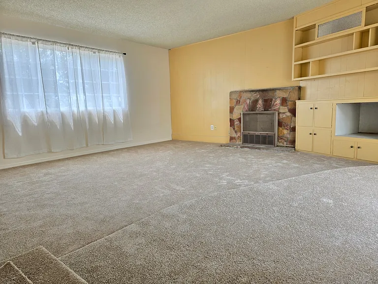 10147 La Rosa Dr — Photo 4