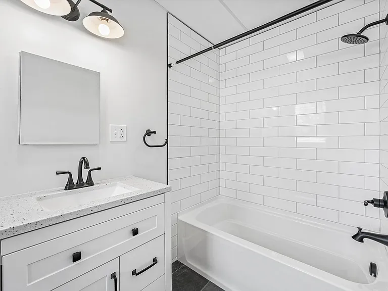 33 Franklin St — Photo 3