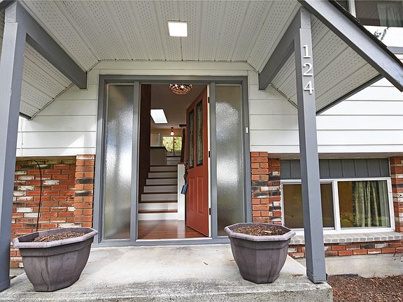 3rd image of 124 Ranchview Dr