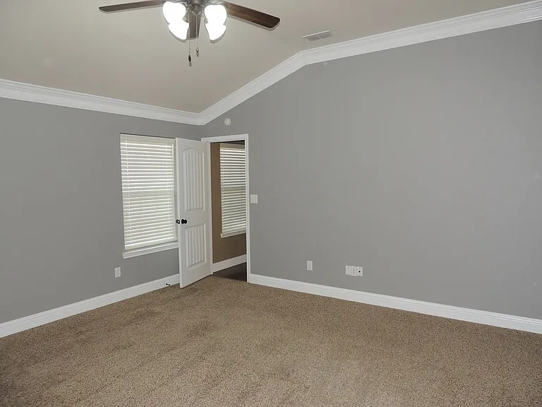 5706 Champions Dr — Photo 24