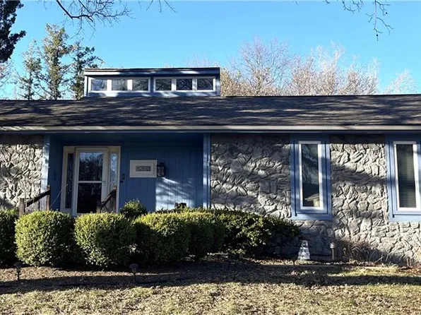 1208 SW 23rd St, Blue Springs, MO 64015