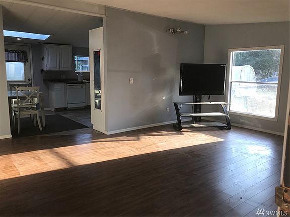 4th image of 70 E Lakeshore Dr W
