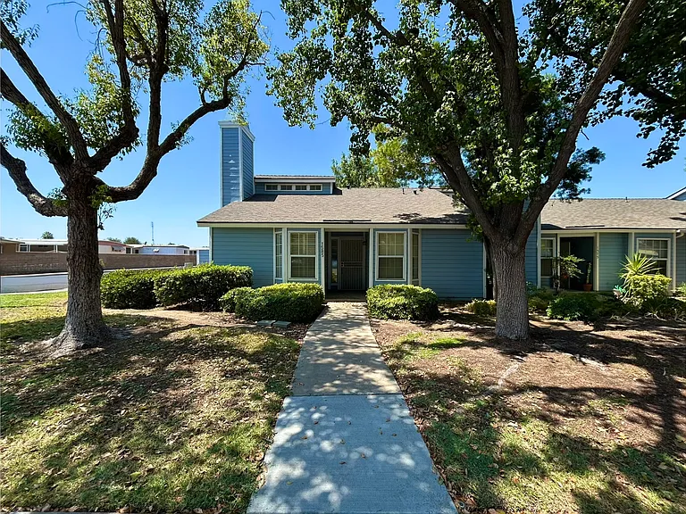 1585 Mayflower Way — Photo 1