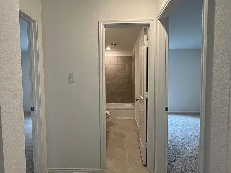 6453 Middlebury Dr — Photo 7