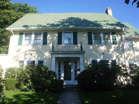 2nd image of 125 Beach Ave