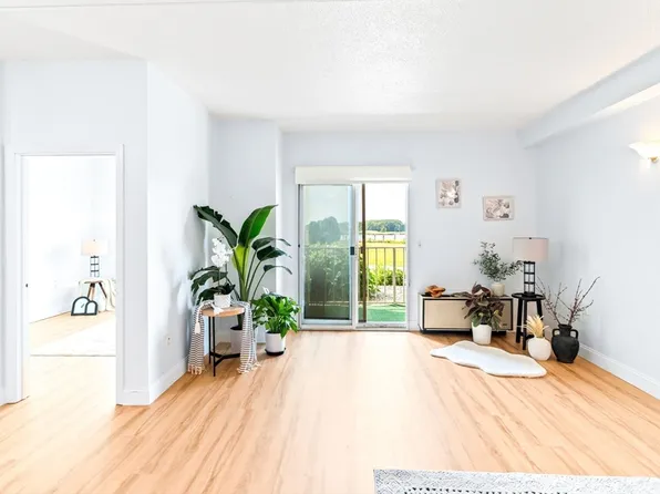 200 Cove Way Unit 106, Quincy, MA 02169